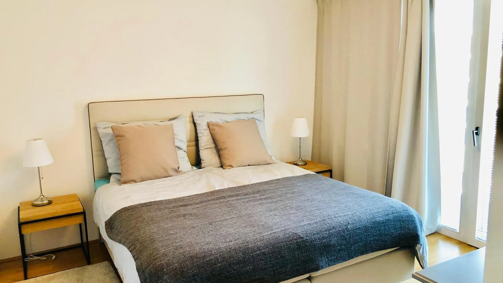 Austria Center Uno City Rooms And Capsules location